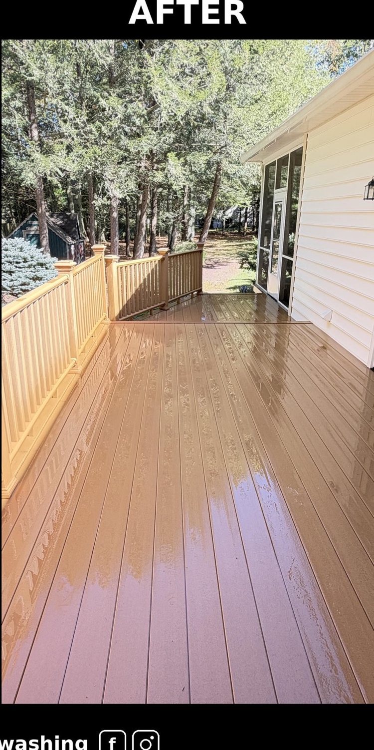 The same deck boards after washing, warm and wet